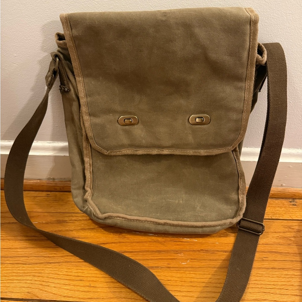 Alex M. Lynch Classic Tan Canvas Messenger Bag